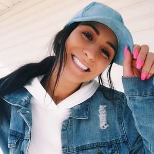 Meet your Posher, Elle